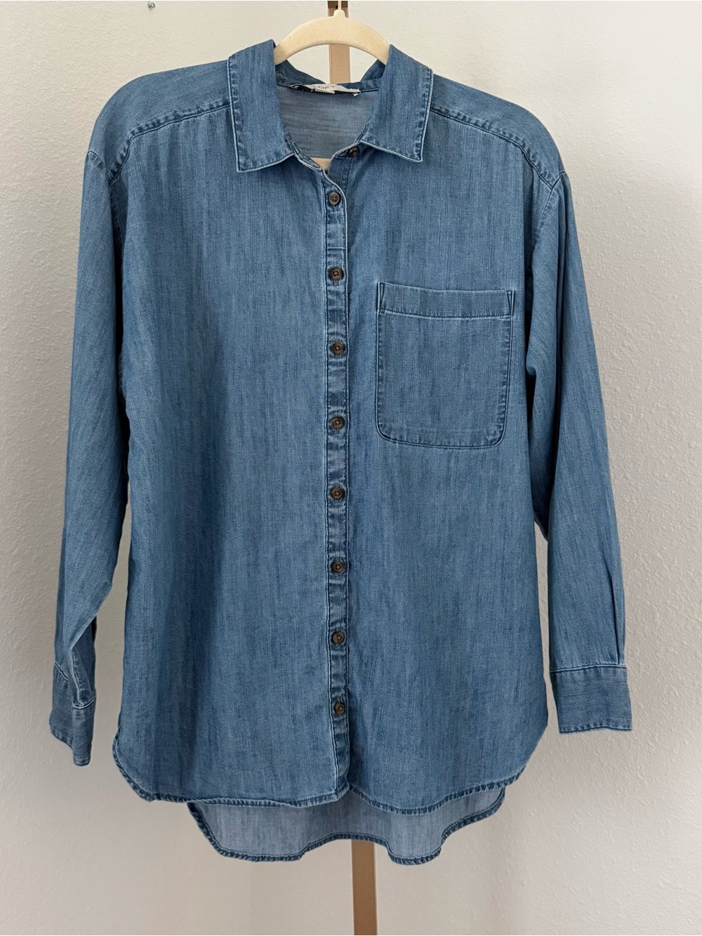 Ann Taylor Loft Chambray Lightweight Denim Womens Country Western Button Shirt M